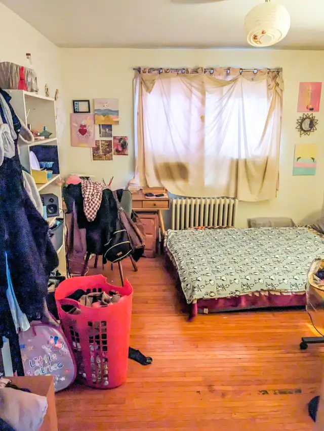 3 Bedroom, Near Christie Subway, Facing Park, Utilities Included - Photo 3