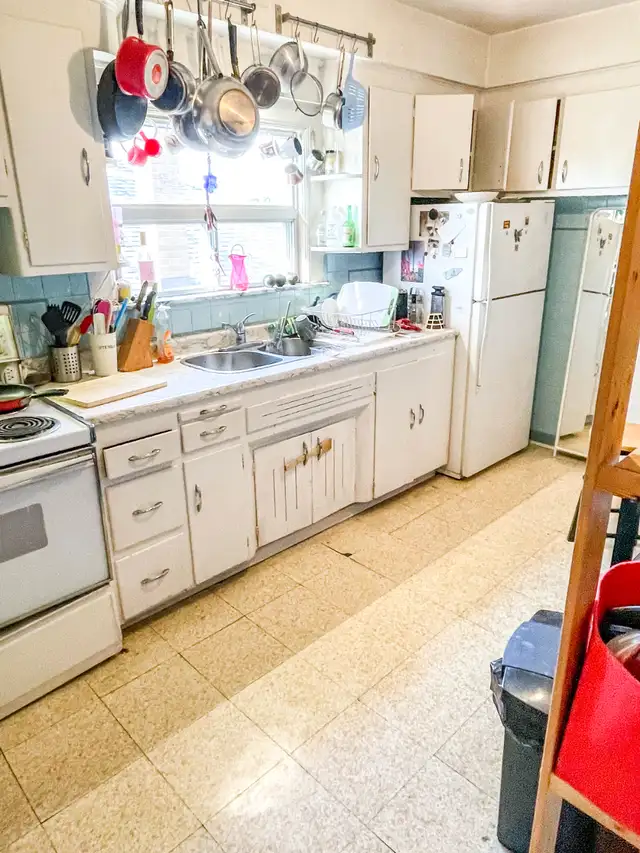 3 Bedroom, Near Christie Subway, Facing Park, Utilities Included - Photo 5