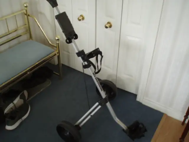 GOLF CLUBS CART  -  LIKE NEW - Photo 3