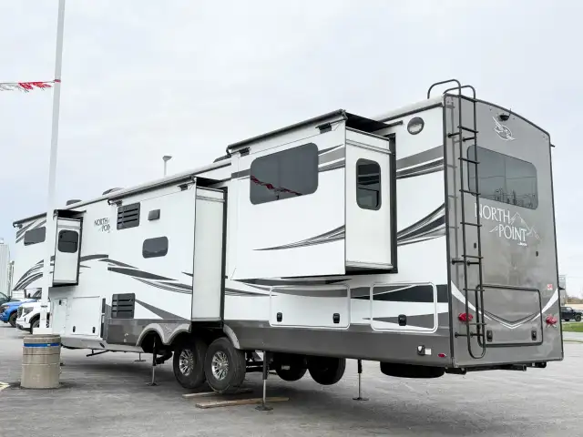 2021 Jayco North Point 387RDFS - Photo 3