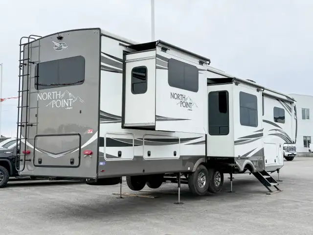 2021 Jayco North Point 387RDFS - Photo 4