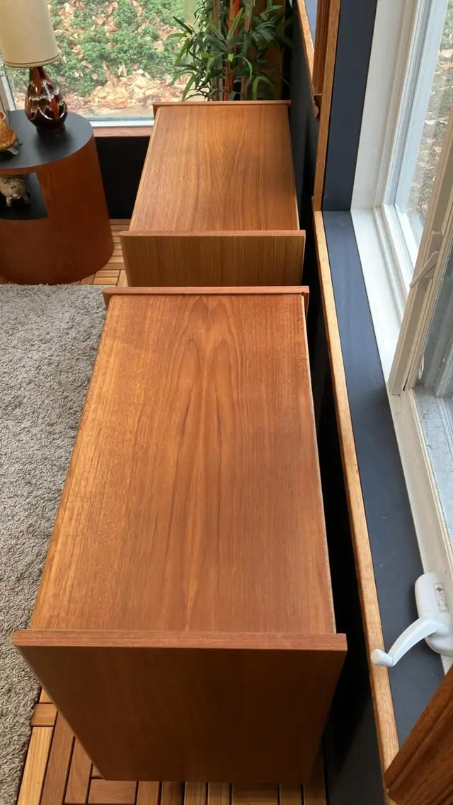 Mid century TEAK TECK. Crédence, buffet, commode, tables de chev
