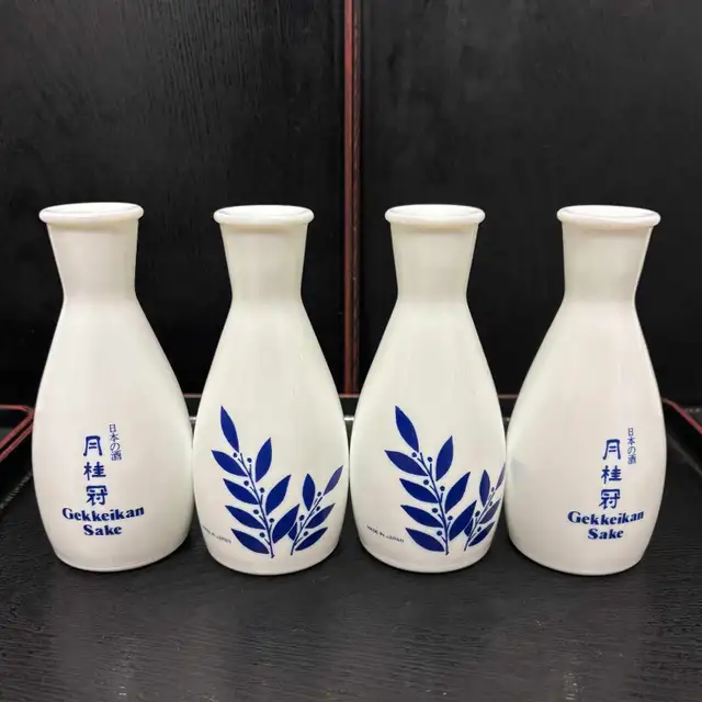 Vintage Gekkeikan Japanese 5' Sake Bottle & Cup - Photo 2