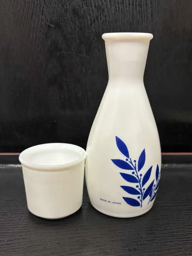 Vintage Gekkeikan Japanese 5' Sake Bottle & Cup - Photo 3