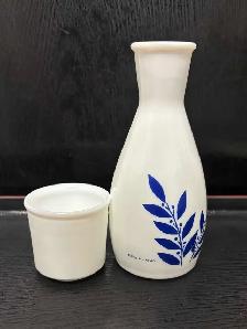 Vintage Gekkeikan Japanese 5' Sake Bottle & Cup - Photo 3