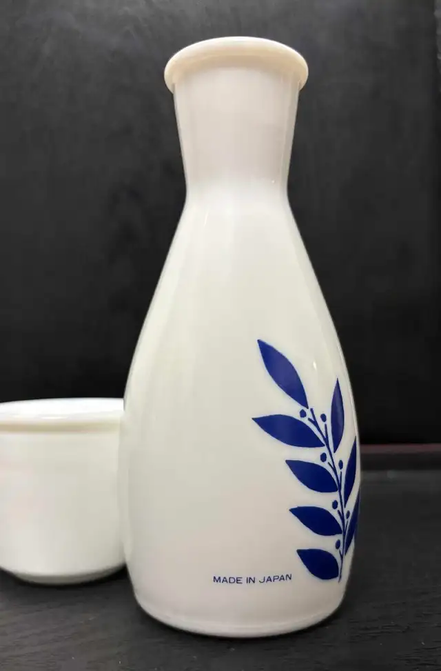 Vintage Gekkeikan Japanese 5' Sake Bottle & Cup - Photo 8
