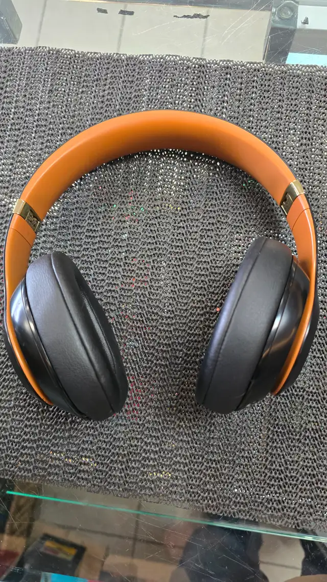 Beats Studio3 Wireless Over-Ear Noise Cancelling Bluetooth - Photo 3