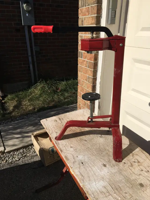 Wine Corking Machine - Photo 2
