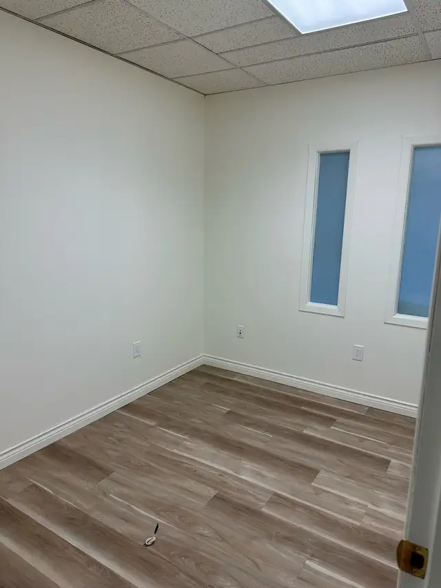 office space for rent in quiet massage clinic - Photo 2