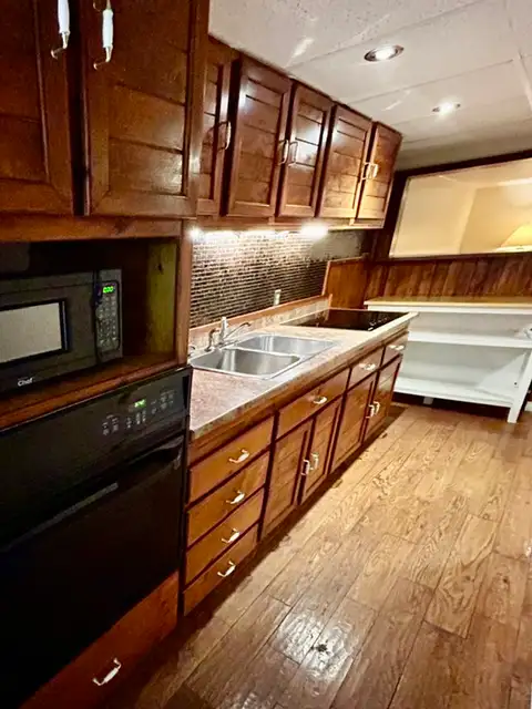 1 Bd Rm   Den - Fully Furnished in Tiverton $1575 Util. Included - Photo 5