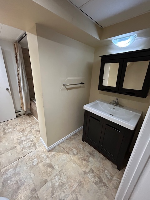 1 Bd Rm   Den - Fully Furnished in Tiverton $1575 Util. Included - Photo 8