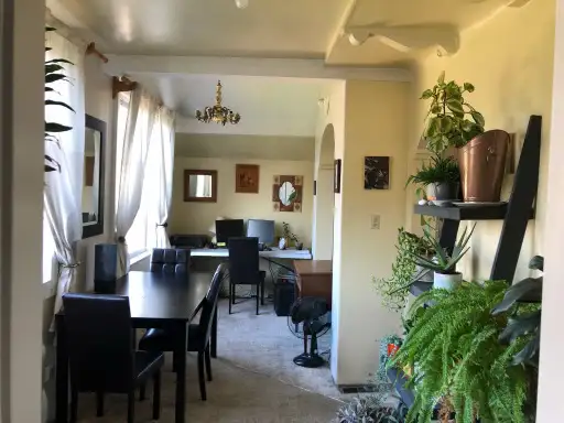 $1700  One bed room   den (character mansion suite) - Photo 4