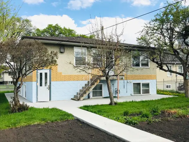 Excellent Location! Central-Kingsway. Your 1 Bedroom Sanctuary - Photo 2
