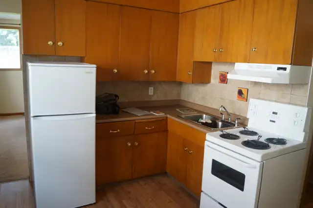 Excellent Location! Central-Kingsway. Your 1 Bedroom Sanctuary - Photo 3