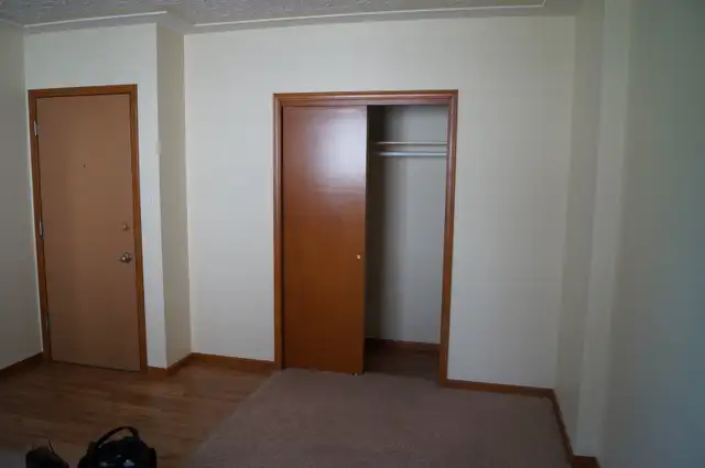 Excellent Location! Central-Kingsway. Your 1 Bedroom Sanctuary - Photo 6
