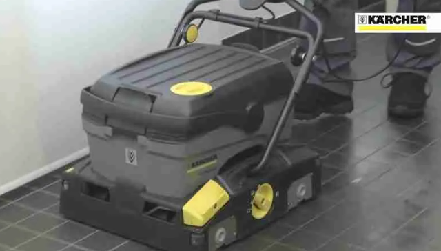 Karcher BR40/10 C ADV Commercial Compact Scrubber - Photo 3