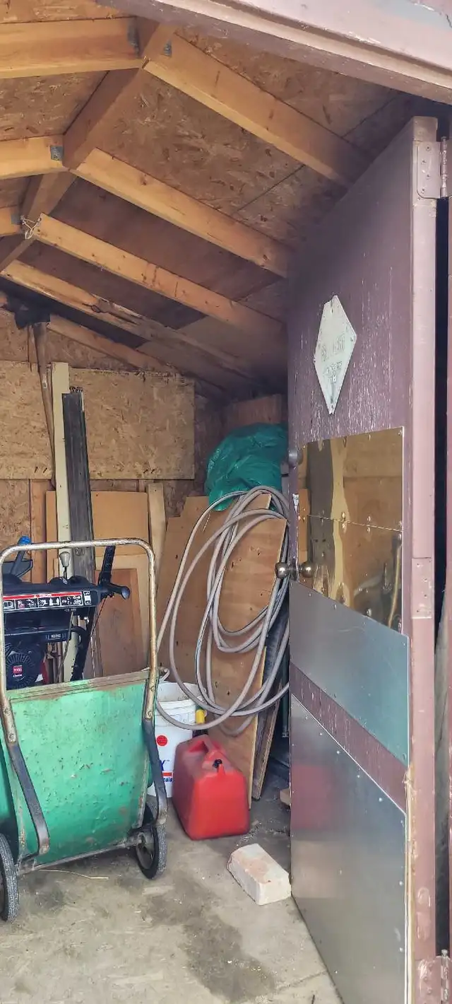 25 - 30 yr old shed - Photo 2