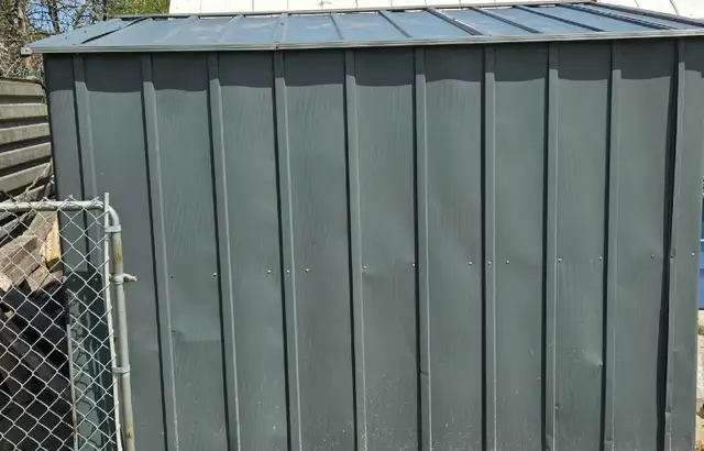 metal shed - Photo 2