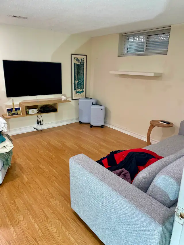 Spacious 3 bedroom, 1 bath, 1 parking, Jane/ Wilson/ Weston - Photo 4