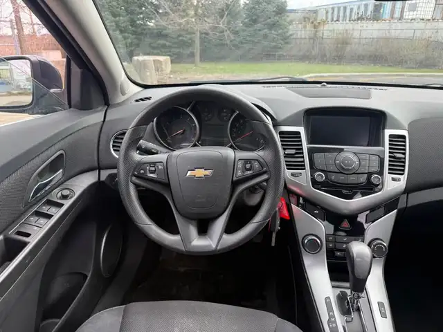 2015 Chevrolet Cruze 2015 CHEVROLET  CRUZE , TRÈS PROPRE , 4 CYL - Photo 4