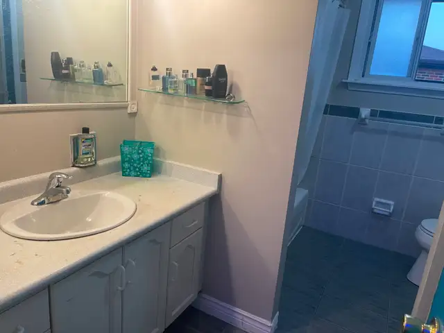 Fully furnished master bedroom for girls only, in Malton - Photo 6