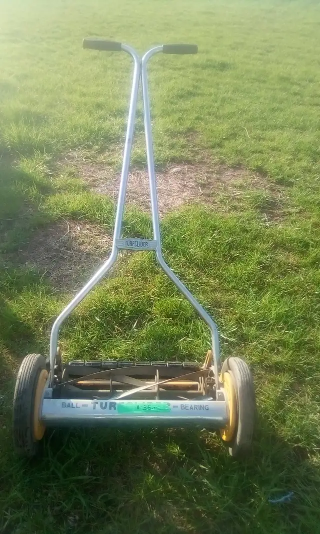 Lawnmower manual push