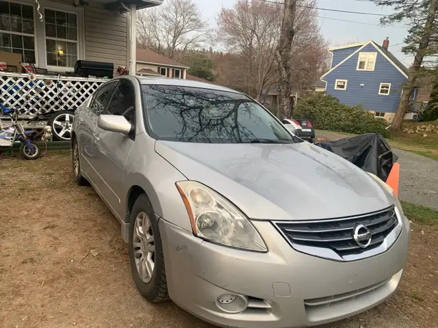2012 nisssn Altima runs drives parts 250.00 as is