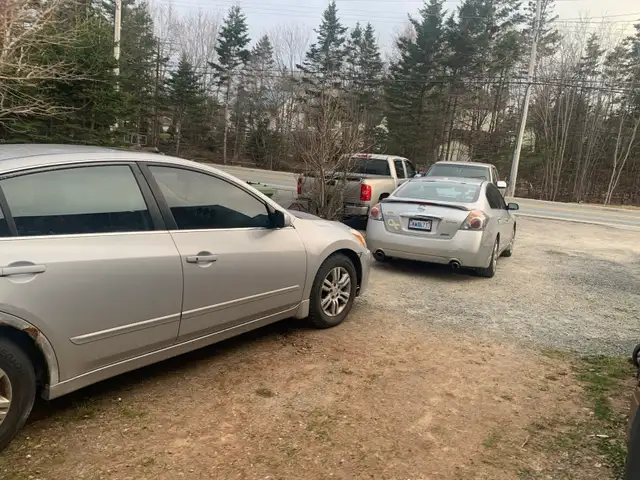 2012 nisssn Altima runs drives parts 250.00 as is - Photo 3