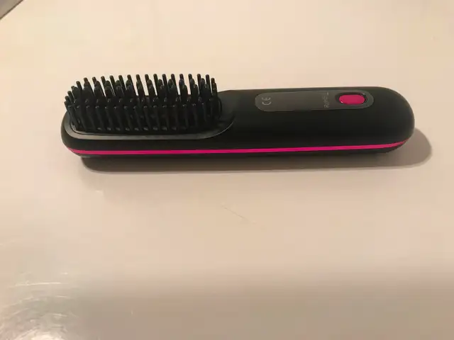 Brosse chauffante portative neuve