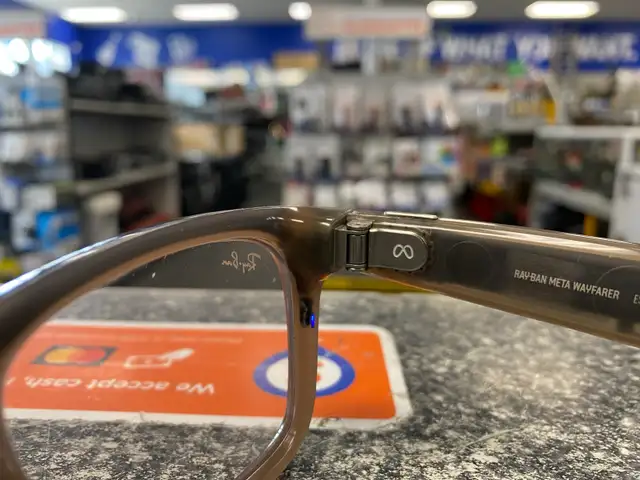 RayBan Meta Wayfarer Transitions @ Cashopolis - Photo 3