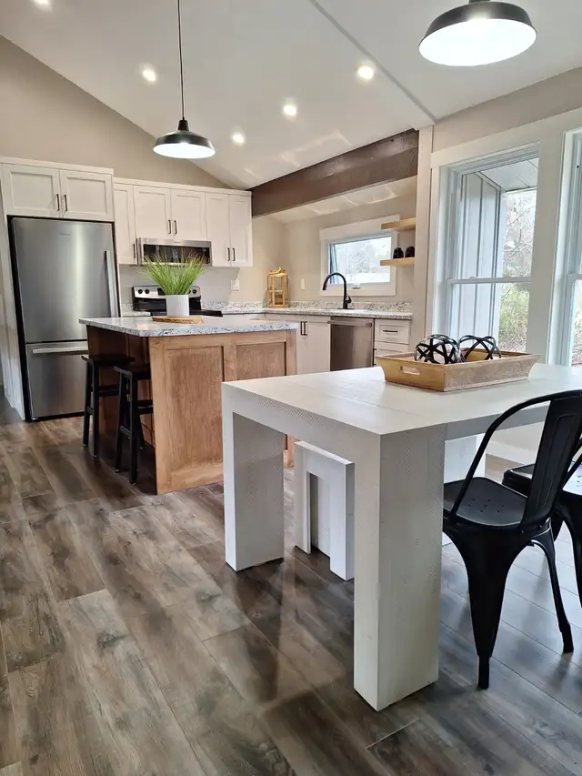 Newly Renovated Country Home - Photo 3