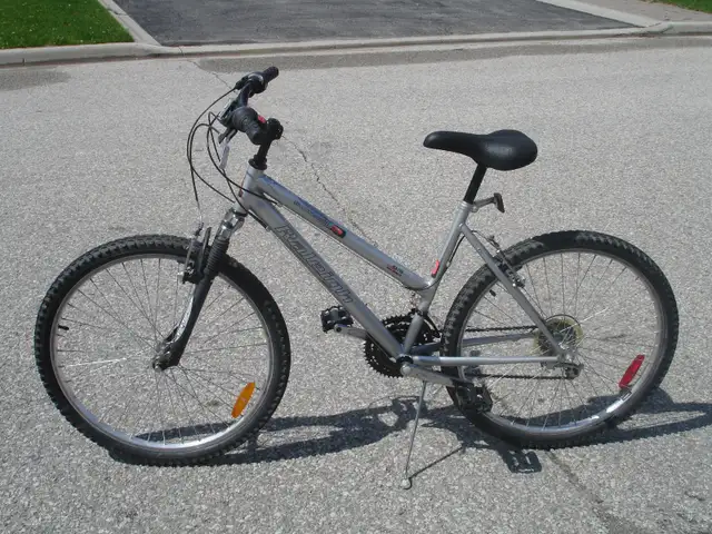 NICE SHAPE FEMALE'S 26' RALEIGH SUMMIT 18 SPD WITH SUSPENSION! - Photo 4