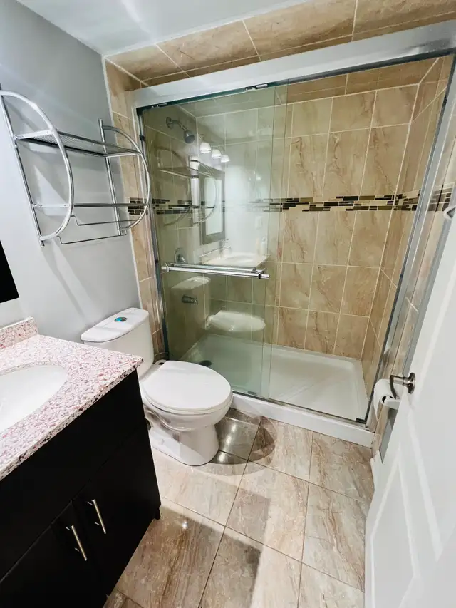 Furnished PRIVATE room & bathroom (Female only) Mississauga - Photo 5