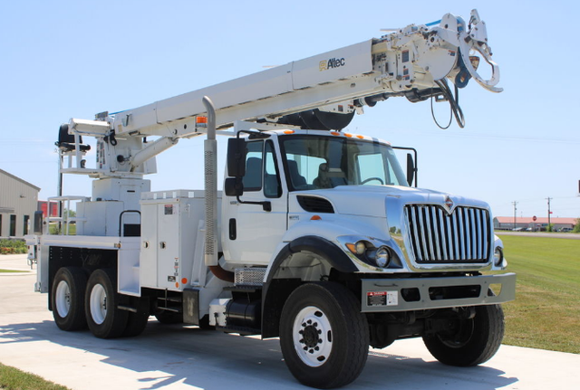 2013 International 7300 Altec D3060-TR Digger Derrick - Photo 4