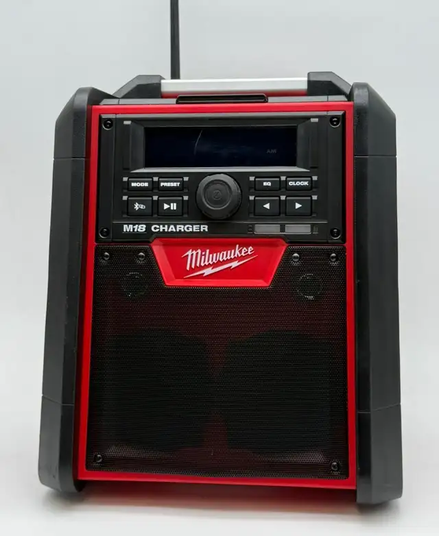 Milwaukee (2792-20) Jobsite Bluetooth Radio & Battery Charger