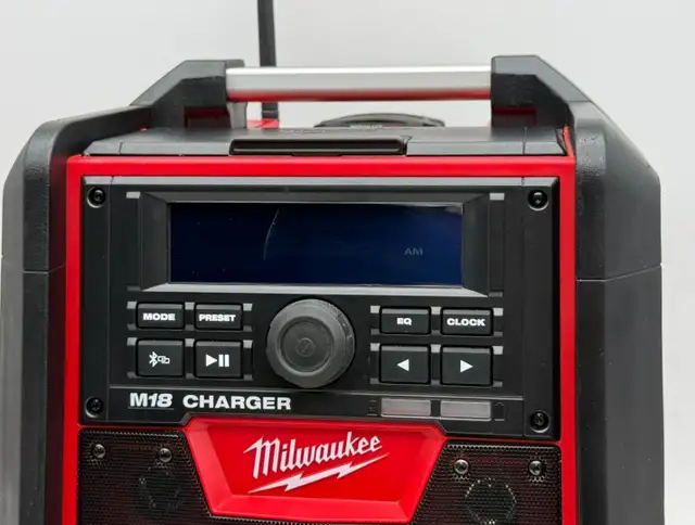 Milwaukee (2792-20) Jobsite Bluetooth Radio & Battery Charger - Photo 3