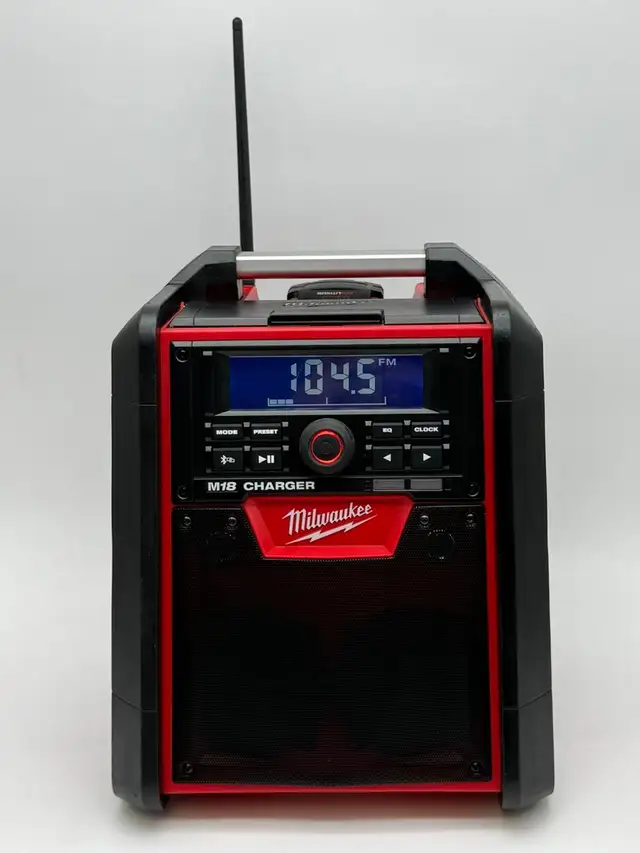 Milwaukee (2792-20) Jobsite Bluetooth Radio & Battery Charger - Photo 4