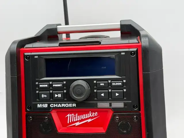 Milwaukee (2792-20) Jobsite Bluetooth Radio & Battery Charger - Photo 5