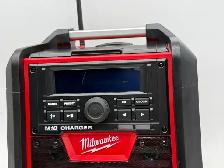 Milwaukee (2792-20) Jobsite Bluetooth Radio & Battery Charger - Photo 5