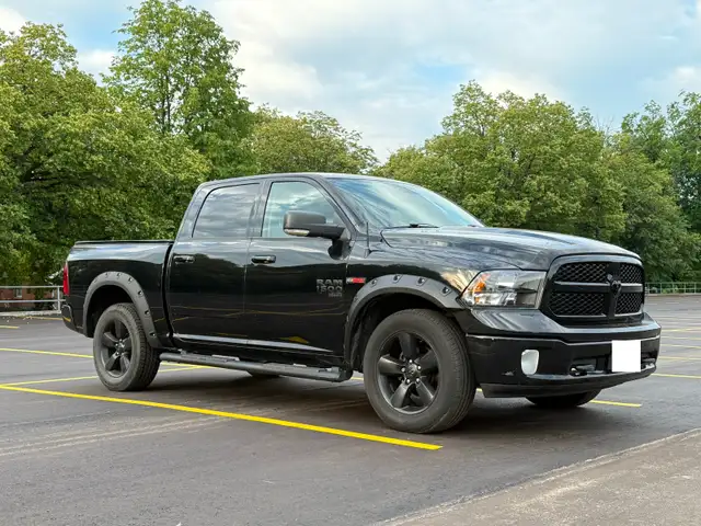 2019 RAM 1500 BIG HORN 4X4! ECODIESEL! BLACKED OUT!