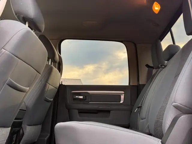2019 RAM 1500 BIG HORN 4X4! ECODIESEL! BLACKED OUT! - Photo 9