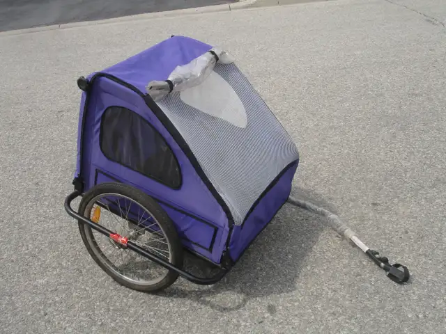 SELLING TODAY BIKE TRAILER FOR TWO KIDS EVERYTHING INCLUDED!