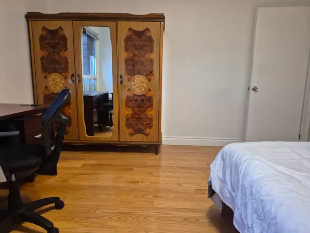 Spacious Bedroom in Toronto for male rent $1000 all inclusive - Photo 2