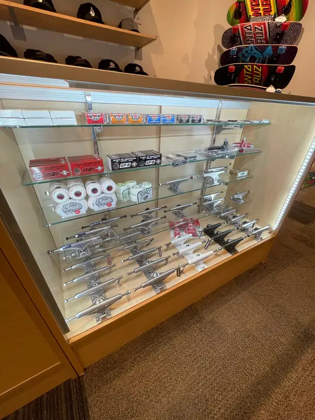 Retail Display Counter with LED lights - Photo 3