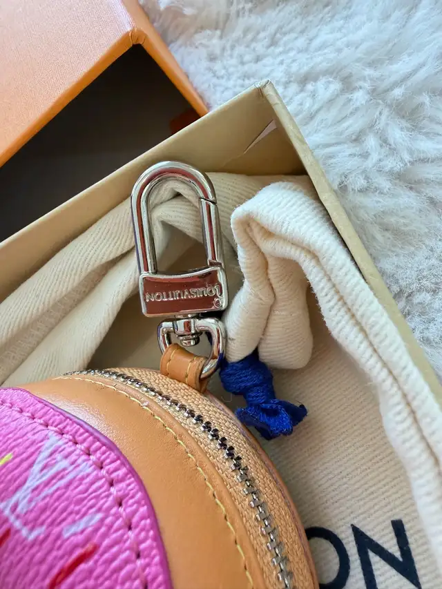 Louis Vuitton Key Chain Brand New in Box - Photo 2