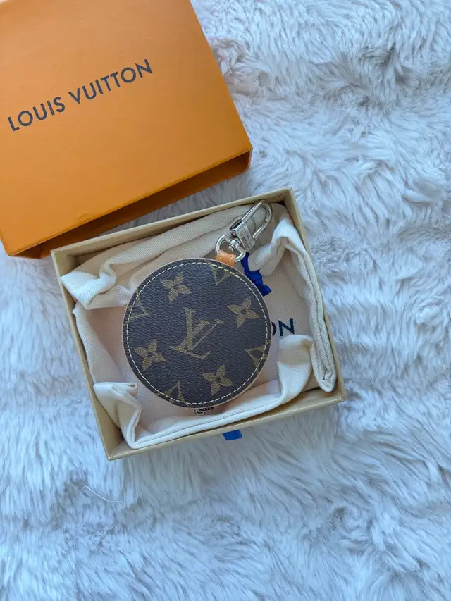 Louis Vuitton Key Chain Brand New in Box - Photo 3
