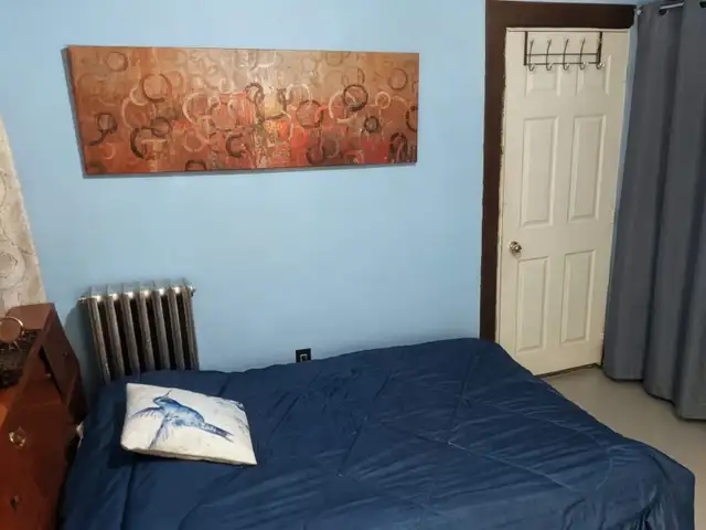 Move in Today! Beautiful Room for Rent! All inclusive! - Photo 4