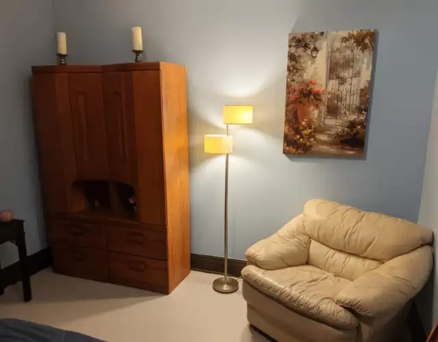 Move in Today! Beautiful Room for Rent! All inclusive! - Photo 5