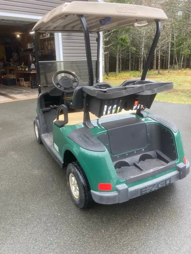 EZGO Golf Cart - Photo 2
