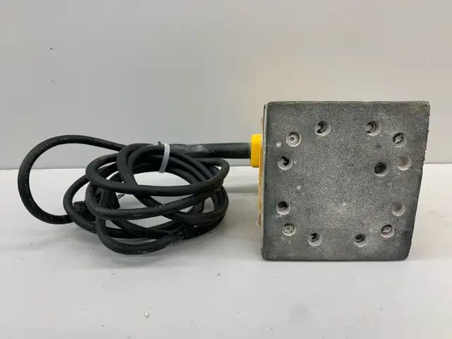 Dewalt D411 Palm Sander - Photo 3